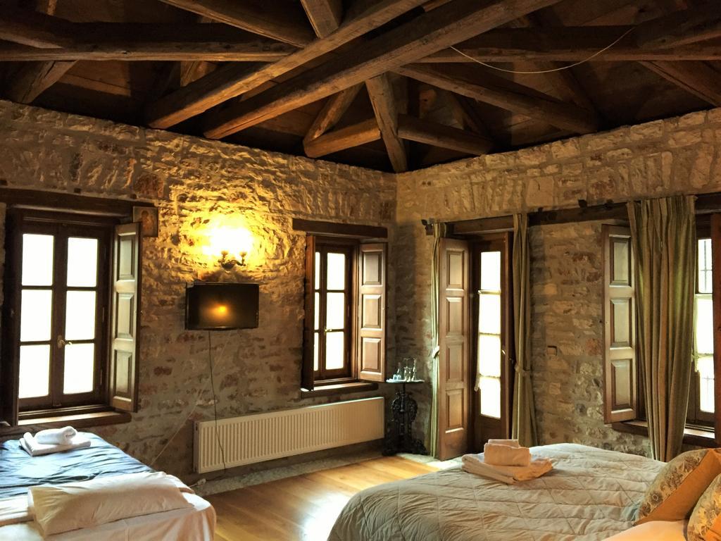 Old Inn Gorianádhes エクステリア 写真